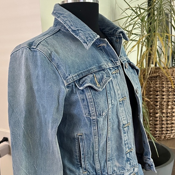 Levi’s Classic Denim Jacket - Medium - Picture 2 of 8